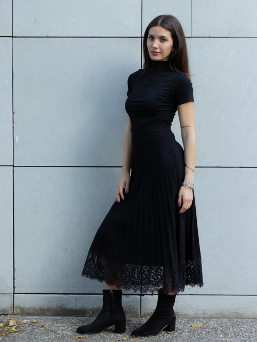 Φούστα πλεκτή με δαντέλα