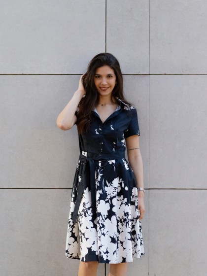 Φόρεμα με γιακά και λουλούδια